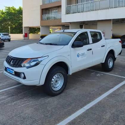 MITSUBISHI L200 TRITON 2.4 16V TURBO DIESEL GL CD 4X4 MANUAL MITSUBISHI L200 TRITON 2.4 16V TURBO DIESEL GL CD 4X4 MANUAL